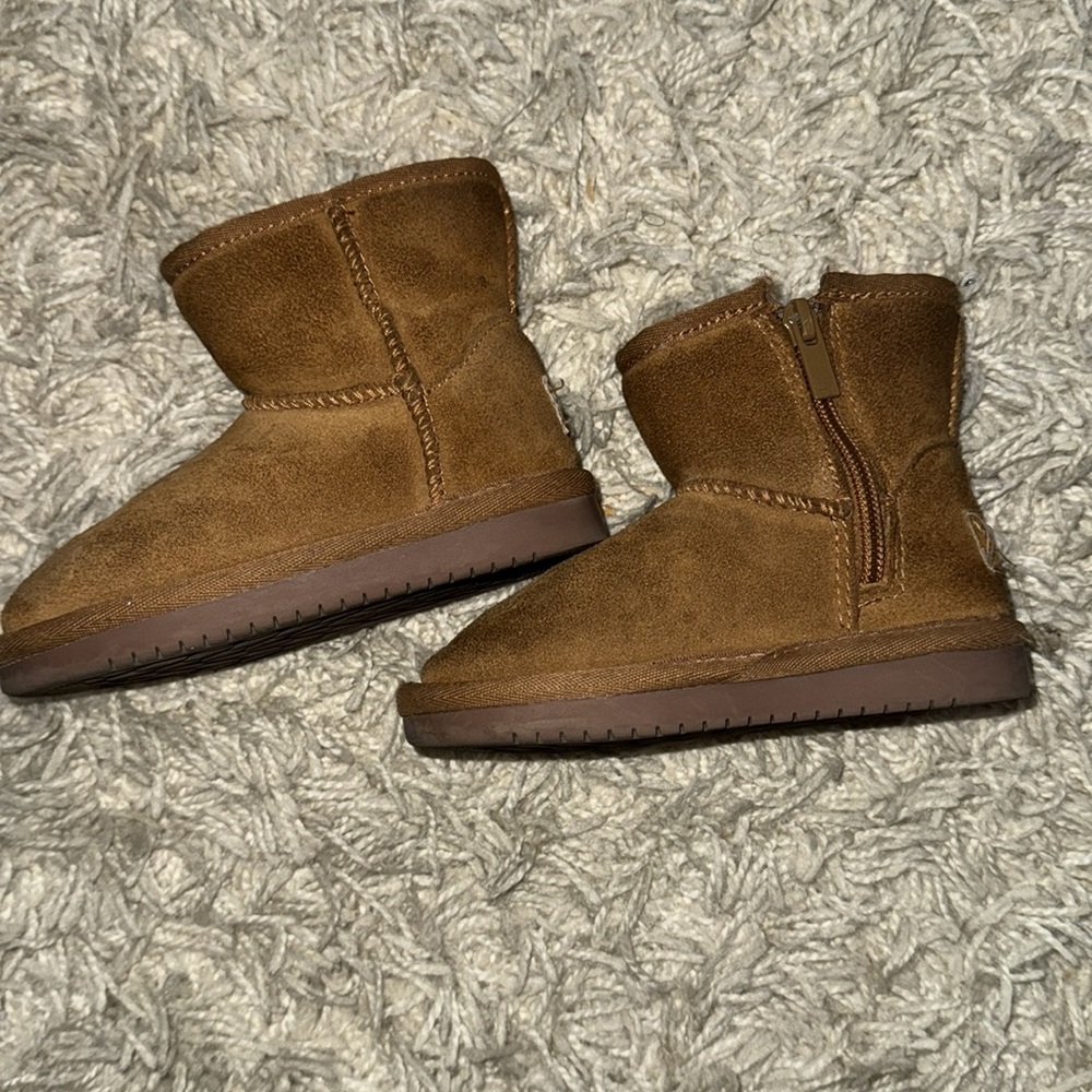 KOOLABURRA / UGG
KOOLA MINI Boots size 7c - Kids ugg boots-
Toddler ugg boots